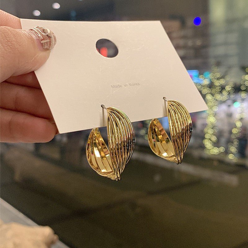 Vintage Round Flower Tassel Earrings, European American Retro Metallic Stud Earrings, Light Luxury Elegant Jewelry - MU SHANG CO.