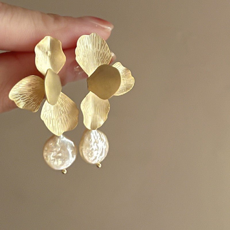 Vintage Round Flower Tassel Earrings, European American Retro Metallic Stud Earrings, Light Luxury Elegant Jewelry - MU SHANG CO.