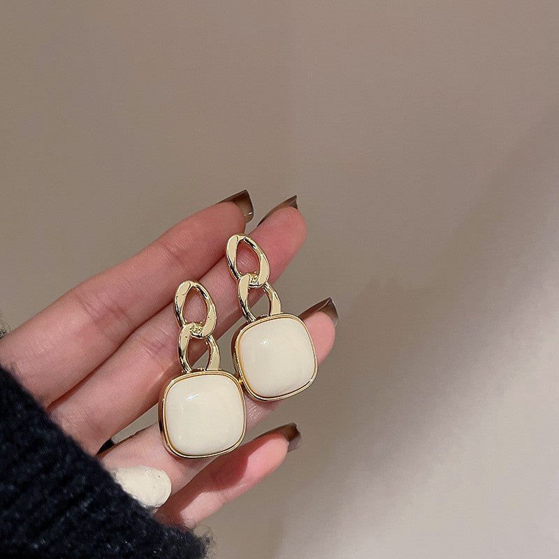 Vintage Round Flower Tassel Earrings, European American Retro Metallic Stud Earrings, Light Luxury Elegant Jewelry - MU SHANG CO.
